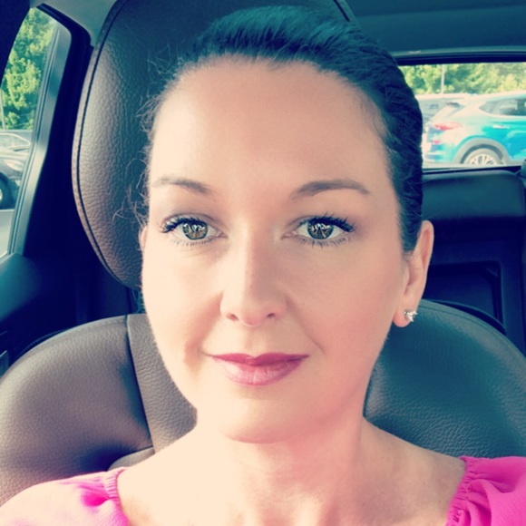 Meet your Posher, Jennifer - Picture 1 of 1